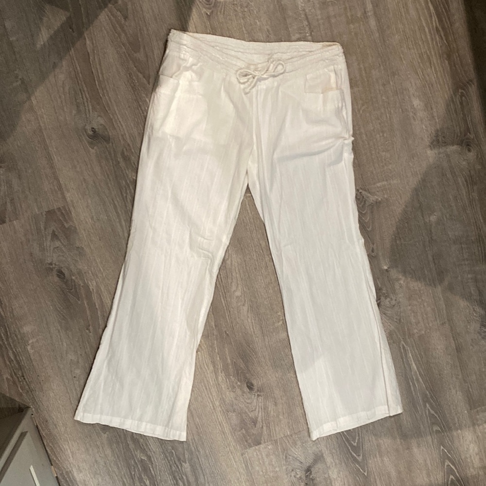 Billabong white cotton casual beach pants.